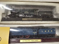 Lot 73 - miniatuur treintjes op spoor 6 stuks - afbeelding 4 van  5