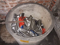 Lot 73 - ronde betonnen bak - afbeelding 2 van  2