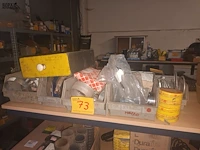 Lot 73 - spanbanden - afbeelding 1 van  5