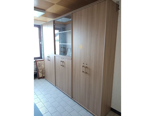 Lot 73 - wandkast met vitrine - afbeelding 2 van  4
