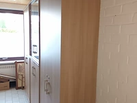 Lot 73 - wandkast met vitrine - afbeelding 3 van  4