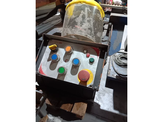 Lot 73 - zenith metaallintzaagmachine - afbeelding 7 van  8