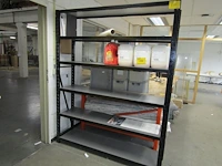 Lot 730 - metalen rek
