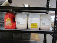 Lot 731 - bidons met zeep. 8 stuks