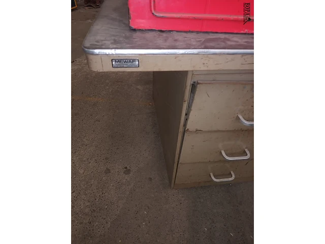 Lot 731 - bureau met inhoud - afbeelding 4 van  4