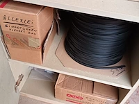 Lot 731 - dichtingsprofielen en rubbers. inhoud kast - afbeelding 4 van  4