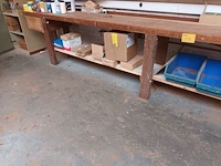 Lot 733 - houten werkbank - afbeelding 1 van  3