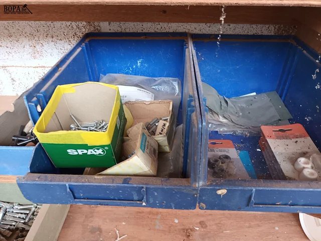 Lot 735 - werkmateriaal en sorteerbakjes - afbeelding 3 van  6