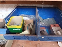Lot 735 - werkmateriaal en sorteerbakjes - afbeelding 3 van  6
