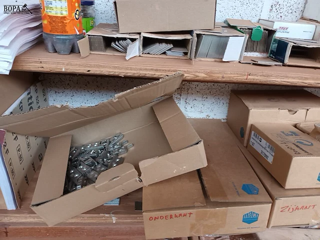 Lot 735 - werkmateriaal en sorteerbakjes - afbeelding 5 van  6