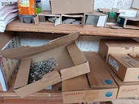 Lot 735 - werkmateriaal en sorteerbakjes - afbeelding 5 van  6