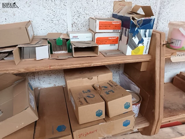 Lot 735 - werkmateriaal en sorteerbakjes - afbeelding 6 van  6