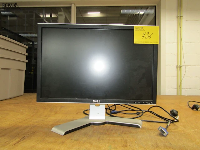 Lot 736 - computerscherm dell - afbeelding 1 van  3