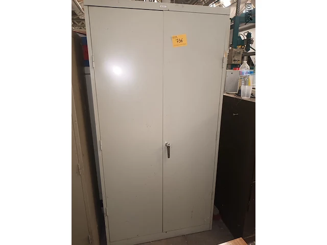 Lot 736 - metalen dossierkast mewaf - afbeelding 1 van  3