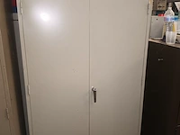 Lot 736 - metalen dossierkast mewaf - afbeelding 1 van  3