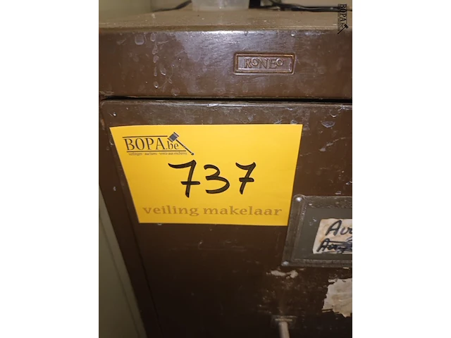 Lot 737 - metalen ladekast - afbeelding 2 van  3