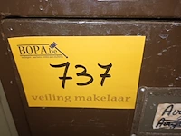 Lot 737 - metalen ladekast - afbeelding 2 van  3