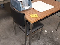 Lot 738 - tafel en stoel - afbeelding 3 van  3