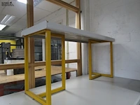 Lot 738 - werktafels. 2 stuks - afbeelding 2 van  3