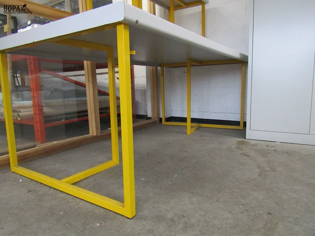 Lot 738 - werktafels. 2 stuks - afbeelding 3 van  3