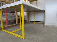 Lot 738 - werktafels. 2 stuks - afbeelding 3 van  3