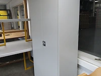 Lot 739 - bureaukast - afbeelding 2 van  2