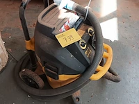 Lot 739 - stofzuiger dewalt - afbeelding 1 van  3