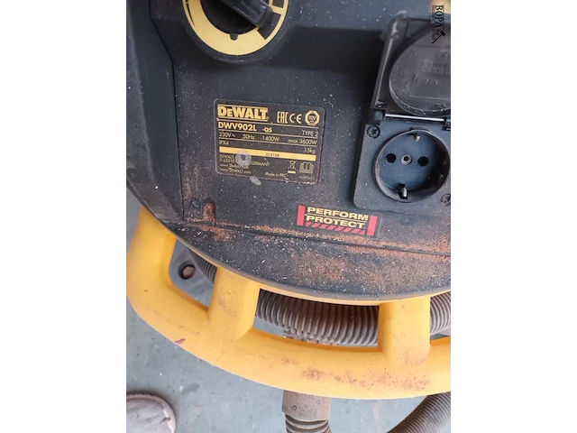 Lot 739 - stofzuiger dewalt - afbeelding 2 van  3