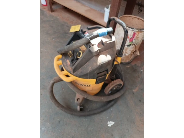 Lot 739 - stofzuiger dewalt - afbeelding 3 van  3
