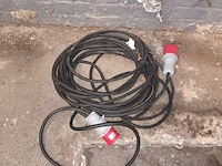 Lot 739 - waterslangen en elektriciteitskabel. 4 stuks - afbeelding 4 van  4