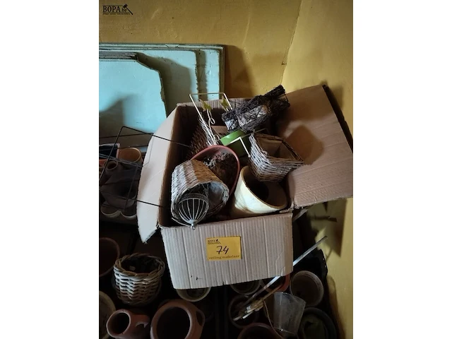 Lot 74 - decoratieve potten en mandjes - afbeelding 2 van  2