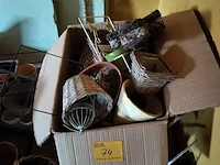 Lot 74 - decoratieve potten en mandjes - afbeelding 2 van  2