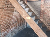 Lot 74 - houten trap - afbeelding 1 van  3