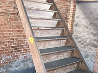 Lot 74 - houten trap - afbeelding 2 van  3
