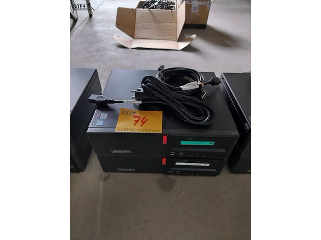 Lot 74 - lenovo thinkcentre desktop - 2 stuks - afbeelding 1 van  1