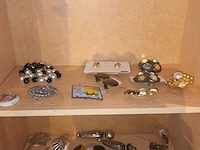 Lot 74 - lot juwelen. inhoud kastje - afbeelding 2 van  6