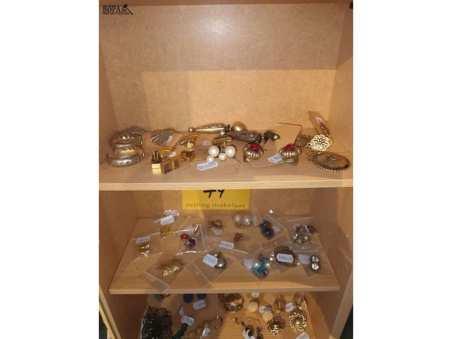 Lot 74 - lot juwelen. inhoud kastje - afbeelding 3 van  6