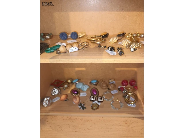 Lot 74 - lot juwelen. inhoud kastje - afbeelding 5 van  6