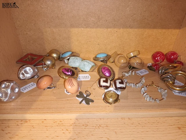 Lot 74 - lot juwelen. inhoud kastje - afbeelding 6 van  6