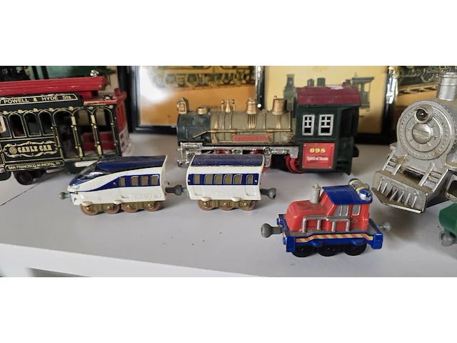 Lot 74 - lotje diverse treintjes en kaders ong 13 stuks - afbeelding 3 van  6