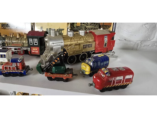 Lot 74 - lotje diverse treintjes en kaders ong 13 stuks - afbeelding 4 van  6