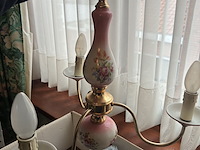 Lot 74 - luchter porcelein, 3 armen - afbeelding 2 van  3