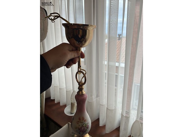 Lot 74 - luchter porcelein, 3 armen - afbeelding 3 van  3