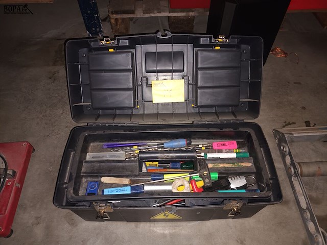 Lot 74 - materiaalkoffer stanley - afbeelding 1 van  4