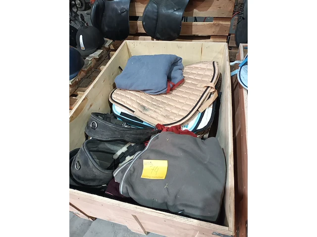 Lot 74 - paardenmateriaal - afbeelding 1 van  5