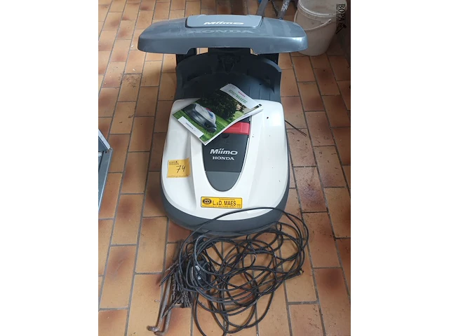 Lot 74 - robot grasmaaier honda - afbeelding 1 van  5