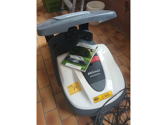 Lot 74 - robot grasmaaier honda - afbeelding 2 van  5