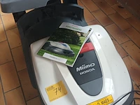 Lot 74 - robot grasmaaier honda - afbeelding 2 van  5