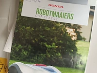 Lot 74 - robot grasmaaier honda - afbeelding 4 van  5
