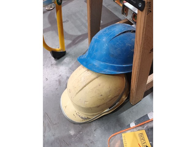 Lot 74 - veiligheidsmateriaal - afbeelding 2 van  4